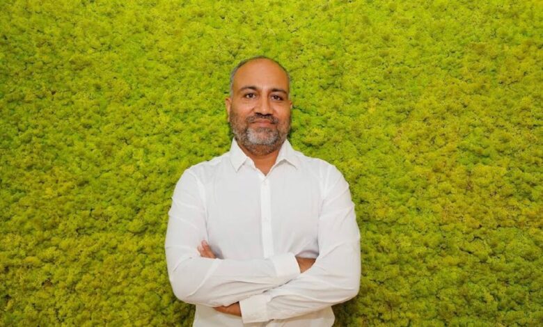 Dubai: Meet the banker who abandoned his successful career to dedicate himself to sustainable agriculture and help farmers sell products - News