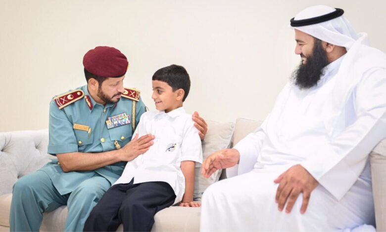 Ali Muhammad bin Harb Al-Muhairi (center) with General Saif Al-Zari Al-Shamsi, Commander-in-Chief of Sharjah Police.  Photo: Exterior